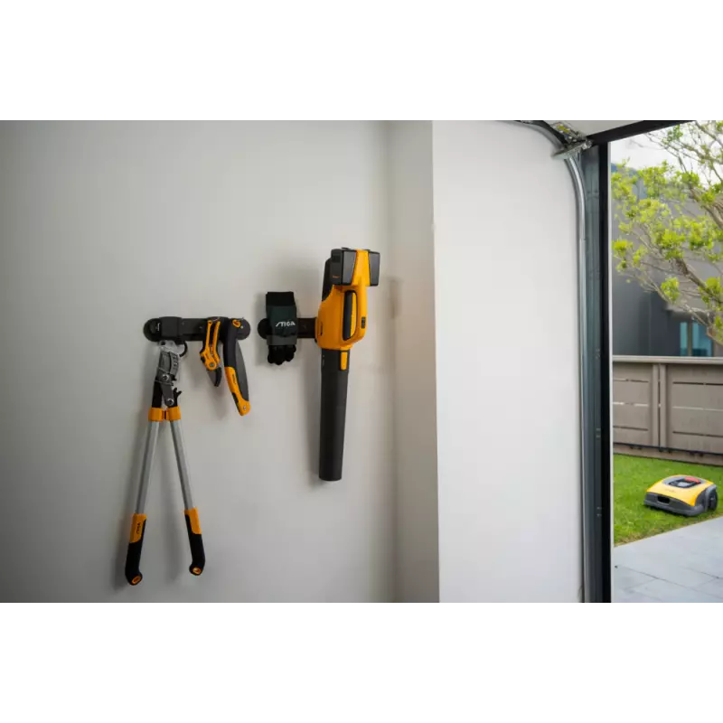 AnvilTreeLopper_2H1220001ST1_amb03_web